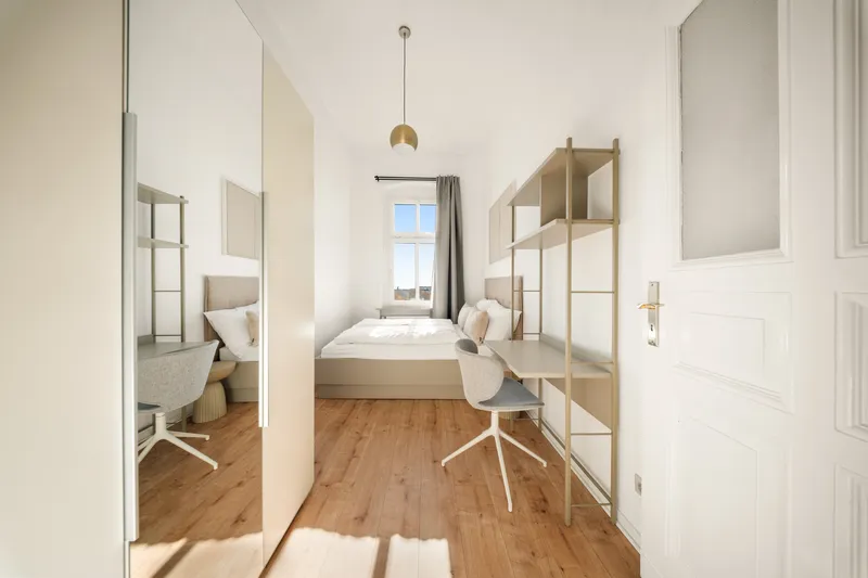 Tolles Zimmer in einer 5-Zimmer-Wohnung im Friedrichshain – voll möbliert — photo 1